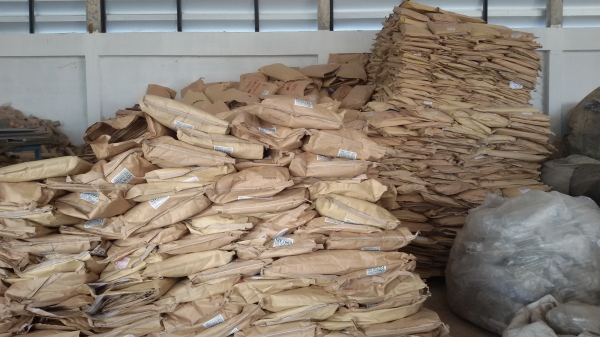 ขายถุงกระดาษสะภาพดีใบละ  1.80 บาท รึจะซื้อเป็นกิโลขายโลละ15บาทนำ้หนัก1กิโลได้15ใบครับ