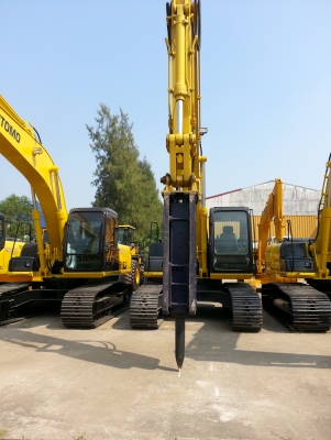 ขายรถขุด  ยี่ห้อSUMITOMO รุ่นSH200-5 ติดหัวเจาะ สนใจติดต่อวิภาดา 081-3194528