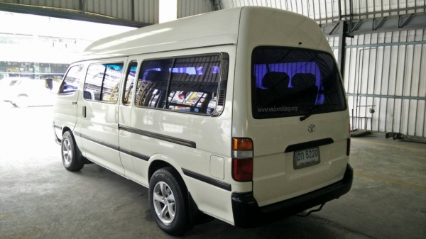 รถตู้หัวจรวดหลังคาสูง3000ดีเซลปี05เบาะ3แถว*ฟรีดาวน์