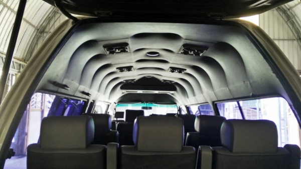 รถตู้หัวจรวดหลังคาสูง3000ดีเซลปี05เบาะ3แถว*ฟรีดาวน์