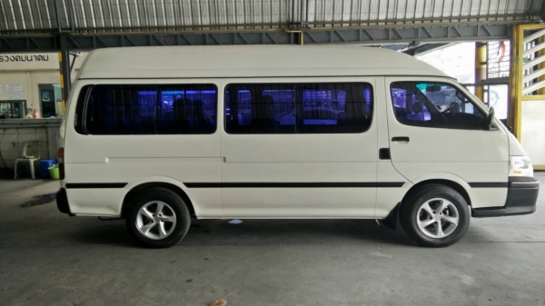 รถตู้หัวจรวดหลังคาสูง3000ดีเซลปี05เบาะ3แถว*ฟรีดาวน์