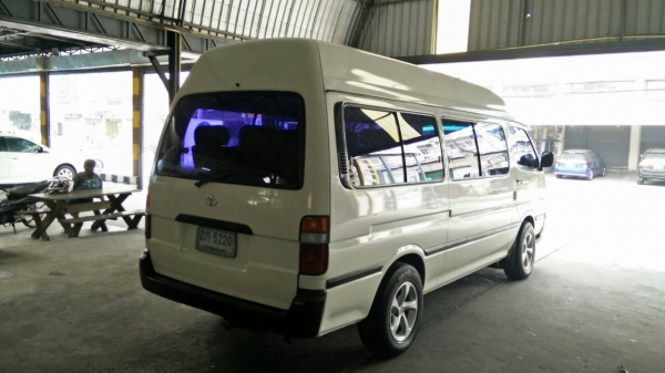 รถตู้หัวจรวดหลังคาสูง3000ดีเซลปี05เบาะ3แถว*ฟรีดาวน์