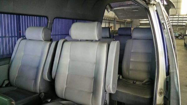 รถตู้หัวจรวดหลังคาสูง3000ดีเซลปี05เบาะ3แถว*ฟรีดาวน์