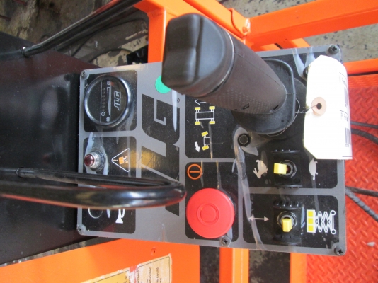 รถกระเช่า สภาพดีเก่านอก สินค้าดี ต้อง JLG (รุ่น 2646E2 สูง 7.92 M.) ราคาถูกสุด เพียง 280,000 บาท !!!