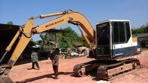 KOMUTSU PC 60 KOMUTSU PC 60