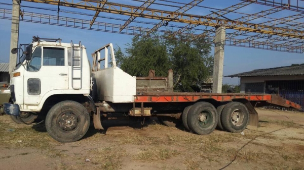 ขายเทรลเลอร์ลากแบ็คโฮ PC200 เครื่อง EH700