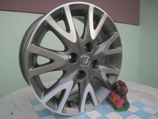 ขายล้อแม็ก Honda city 15"x5.5" et45 4รู100 สนใจติดต่อเล็กคลองสามครับ 081-3747940