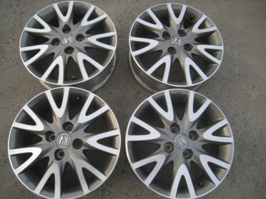 ขายล้อแม็ก Honda city 15"x5.5" et45 4รู100 สนใจติดต่อเล็กคลองสามครับ 081-3747940