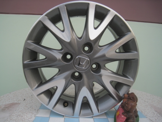 ขายล้อแม็ก Honda city 15"x5.5" et45 4รู100 สนใจติดต่อเล็กคลองสามครับ 081-3747940