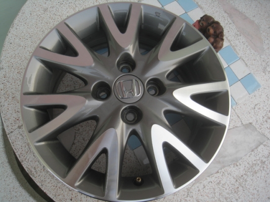 ขายล้อแม็ก Honda city 15"x5.5" et45 4รู100 สนใจติดต่อเล็กคลองสามครับ 081-3747940