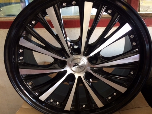 ขายยางใหม่เก่าปีdunlop 205/45 r 17 ปลายปี 12 กะทะแม็กมือสอง 5 รู 17' ชุดละ 16,000 คับ