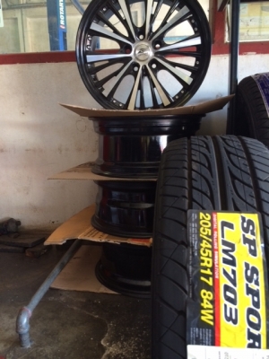 ขายยางใหม่เก่าปีdunlop 205/45 r 17 ปลายปี 12 กะทะแม็กมือสอง 5 รู 17' ชุดละ 16,000 คับ ขายยางใหม่เก่าปีdunlop 205/45 r 17 ปลายปี 12 กะทะแม็กมือสอง 5 รู 17' ชุดละ 16,000 คับ