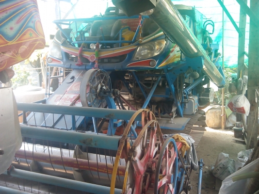 ขายรถเกี่ยวข้าว เกษตรพัฒนา อุ้ม 2.5 ตันรุ่นปลดหนี้ตัวใหญ่  ปี 53  หน้าเกียว 3.3 เมตรตัวเดิน 10