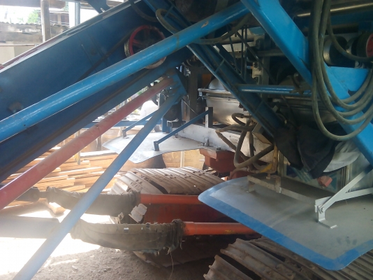 ขายรถเกี่ยวข้าว เกษตรพัฒนา อุ้ม 2.5 ตันรุ่นปลดหนี้ตัวใหญ่  ปี 53  หน้าเกียว 3.3 เมตรตัวเดิน 10