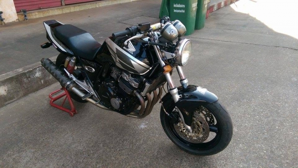ขายคับ HONDA CB400 ปี95 เวอร์ชั่นR ของแต่งล้น ท่อแต่ง ไทเทเนียมทั้งเส้น ท้ายแต่ง โซ่สเตอร์เต็ม แฮนด์บาร์ บังโคลนหน้าแต่ง อินวอยส์ สรรพสามิตร สวยๆ คับ ราคา 63500 บาท ส่งได้ทั่วไทยคับ สนใจติดต่อ 081-0578282 ไอดีไลน์ POPBIGBIKESAKON คับ สนใจรถสวย ถูก ดี ต้อง