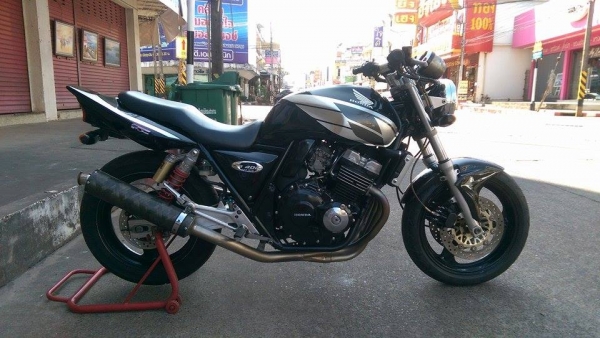 ขายคับ HONDA CB400 ปี95 เวอร์ชั่นR ของแต่งล้น ท่อแต่ง ไทเทเนียมทั้งเส้น ท้ายแต่ง โซ่สเตอร์เต็ม แฮนด์บาร์ บังโคลนหน้าแต่ง อินวอยส์ สรรพสามิตร สวยๆ คับ ราคา 63500 บาท ส่งได้ทั่วไทยคับ สนใจติดต่อ 081-0578282 ไอดีไลน์ POPBIGBIKESAKON คับ สนใจรถสวย ถูก ดี ต้อง