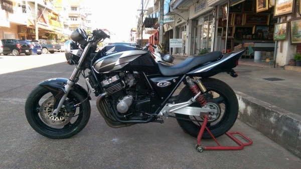 ขายคับ HONDA CB400 ปี95 เวอร์ชั่นR ของแต่งล้น ท่อแต่ง ไทเทเนียมทั้งเส้น ท้ายแต่ง โซ่สเตอร์เต็ม แฮนด์บาร์ บังโคลนหน้าแต่ง อินวอยส์ สรรพสามิตร สวยๆ คับ ราคา 63500 บาท ส่งได้ทั่วไทยคับ สนใจติดต่อ 081-0578282 ไอดีไลน์ POPBIGBIKESAKON คับ สนใจรถสวย ถูก ดี ต้อง