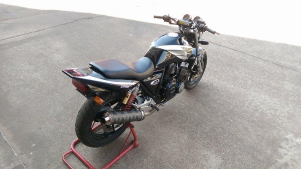 ขายคับ HONDA CB400 ปี95 เวอร์ชั่นR ของแต่งล้น ท่อแต่ง ไทเทเนียมทั้งเส้น ท้ายแต่ง โซ่สเตอร์เต็ม แฮนด์บาร์ บังโคลนหน้าแต่ง อินวอยส์ สรรพสามิตร สวยๆ คับ ราคา 63500 บาท ส่งได้ทั่วไทยคับ สนใจติดต่อ 081-0578282 ไอดีไลน์ POPBIGBIKESAKON คับ สนใจรถสวย ถูก ดี ต้อง