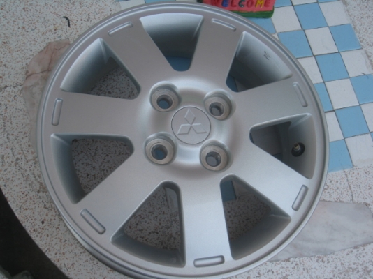 ขายล้อแม็ก Mitsu mirage 14" สนใจติดต่อเล็กคลองสามครับ 081-3747940