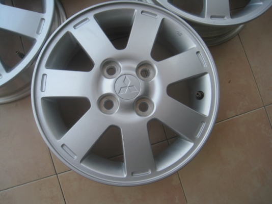 ขายล้อแม็ก Mitsu mirage 14" สนใจติดต่อเล็กคลองสามครับ 081-3747940