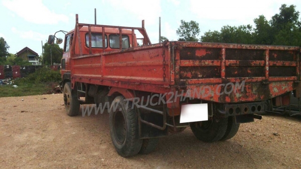 รถบรรทุก 6 ล้อ HINO  KR   150  แรงม้า  ปีจดทะเบียน  2527