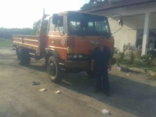 รถบรรทุก 6 ล้อ HINO  KR   150  แรงม้า  ปีจดทะเบียน  2527