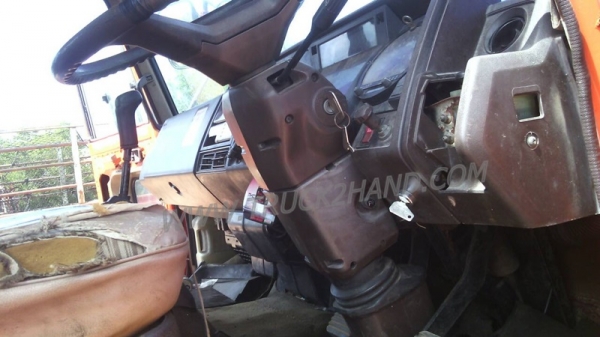 รถบรรทุก 6 ล้อ HINO  KR   150  แรงม้า  ปีจดทะเบียน  2527