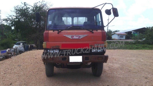 รถบรรทุก 6 ล้อ HINO  KR   150  แรงม้า  ปีจดทะเบียน  2527
