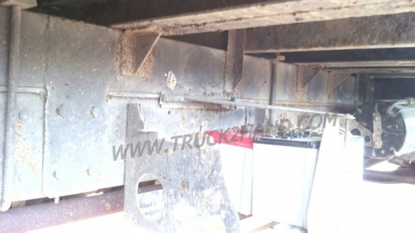 รถบรรทุก 6 ล้อ HINO  KR   150  แรงม้า  ปีจดทะเบียน  2527