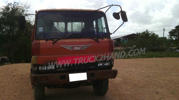รถบรรทุก 6 ล้อ HINO  KR   150  แรงม้า  ปีจดทะเบียน  2527