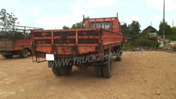 รถบรรทุก 6 ล้อ HINO  KR   150  แรงม้า  ปีจดทะเบียน  2527