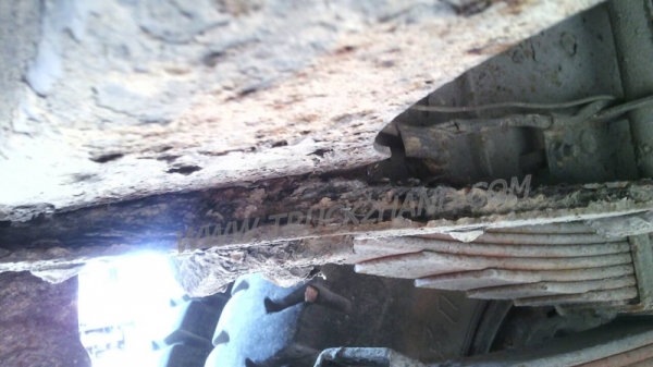 รถบรรทุก 6 ล้อ HINO  KR   150  แรงม้า  ปีจดทะเบียน  2527