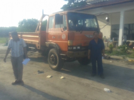 รถบรรทุก 6 ล้อ HINO  KR   150  แรงม้า  ปีจดทะเบียน  2527