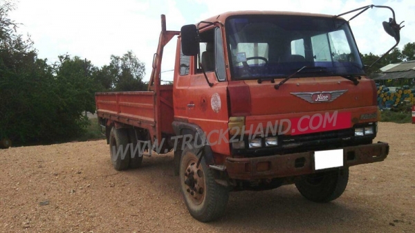 รถบรรทุก 6 ล้อ HINO  KR   150  แรงม้า  ปีจดทะเบียน  2527