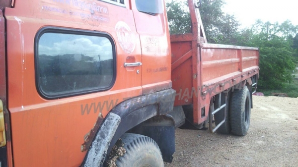 รถบรรทุก 6 ล้อ HINO  KR   150  แรงม้า  ปีจดทะเบียน  2527