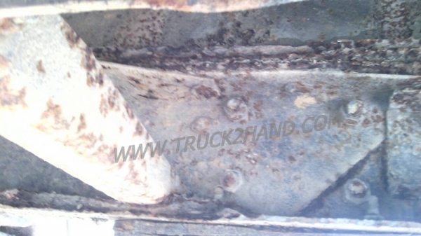 รถบรรทุก 6 ล้อ HINO  KR   150  แรงม้า  ปีจดทะเบียน  2527