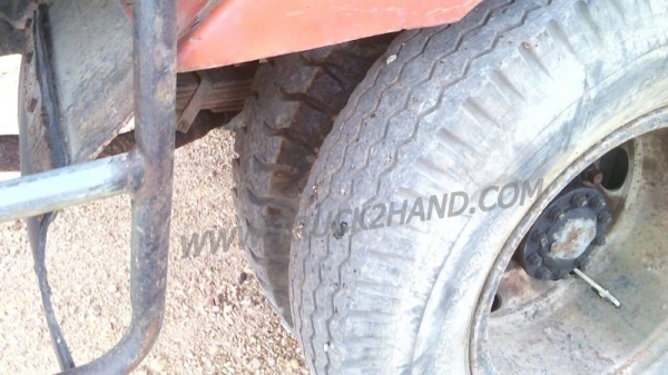 รถบรรทุก 6 ล้อ HINO  KR   150  แรงม้า  ปีจดทะเบียน  2527