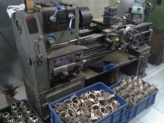 เครื่องกลึง 5 ฟุต TASHING เกียร์บล็อค 3 เพลา ใช้ไฟบ้าน ใช้กลึงงานเบา(ทองเหลือง)เครื่องไม่ช้ำเลย พร้อมใช้งาน