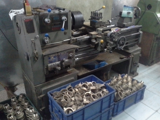 เครื่องกลึง 5 ฟุต TASHING เกียร์บล็อค 3 เพลา ใช้ไฟบ้าน ใช้กลึงงานเบา(ทองเหลือง)เครื่องไม่ช้ำเลย พร้อมใช้งาน