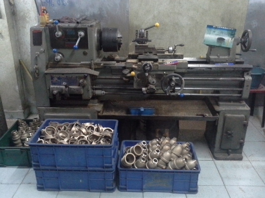 เครื่องกลึง 5 ฟุต TASHING เกียร์บล็อค 3 เพลา ใช้ไฟบ้าน ใช้กลึงงานเบา(ทองเหลือง)เครื่องไม่ช้ำเลย พร้อมใช้งาน