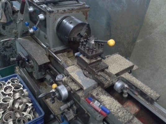 เครื่องกลึง 5 ฟุต TASHING เกียร์บล็อค 3 เพลา ใช้ไฟบ้าน ใช้กลึงงานเบา(ทองเหลือง)เครื่องไม่ช้ำเลย พร้อมใช้งาน