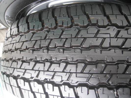 ขายล้อแม็กป้ายแดง Ford ranger 17" พร้อมยางปี14 สนใจติดต่อเล็กคลองสามครับ 081-3747940