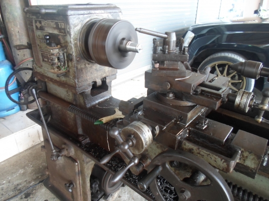 แท่นกลึง 4 ฟุต เพลาเดียว ใช้ไฟบ้าน 3 แรง เครื่องใช้งานอยู่ 38,000