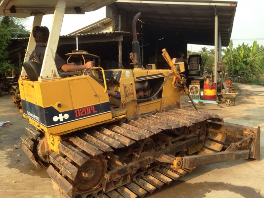 ขายด่วนรถแทรคเตอร์ตีนตะขาบ komatsu D20PL-6 เก่าใน สภาพดี พร้อมใช้งาน