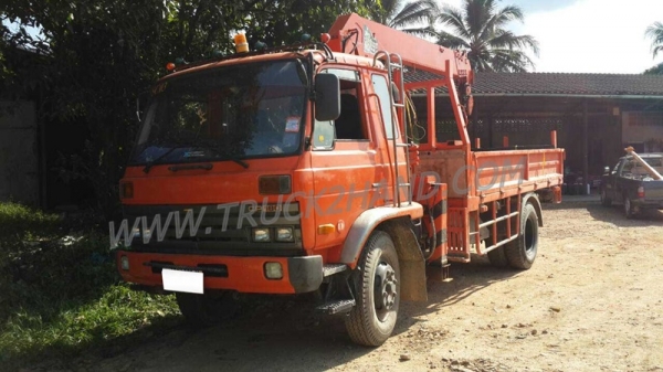 รถบรรทุก 6 ล้อ ติดเครน ยี่ห้อ NISSAN  180  แรงม้า  เครนขนาด 5 ตัน