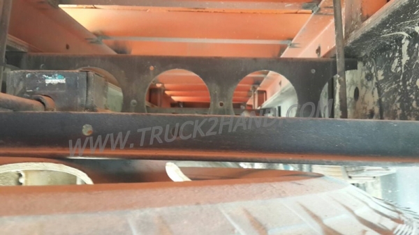 รถบรรทุก 6 ล้อ ติดเครน ยี่ห้อ NISSAN  180  แรงม้า  เครนขนาด 5 ตัน