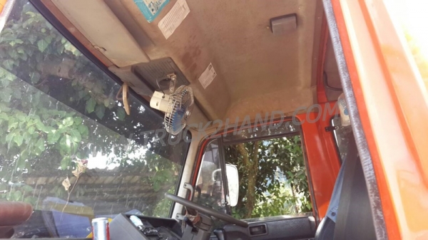 รถบรรทุก 6 ล้อ ติดเครน ยี่ห้อ NISSAN  180  แรงม้า  เครนขนาด 5 ตัน