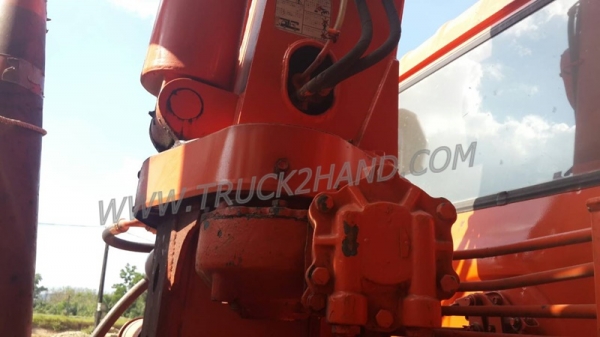 รถบรรทุก 6 ล้อ ติดเครน ยี่ห้อ NISSAN  180  แรงม้า  เครนขนาด 5 ตัน