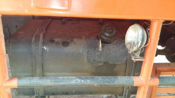 รถบรรทุก 6 ล้อ ติดเครน ยี่ห้อ NISSAN  180  แรงม้า  เครนขนาด 5 ตัน