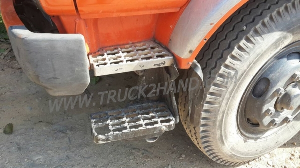 รถบรรทุก 6 ล้อ ติดเครน ยี่ห้อ NISSAN  180  แรงม้า  เครนขนาด 5 ตัน